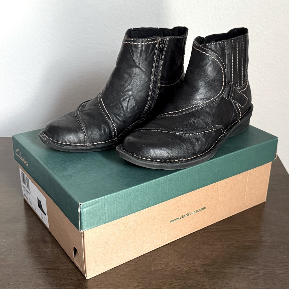 Clarks Women's Leather Ankle High Boots With Zippers 7